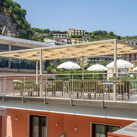Futura Funky House - De Vivo Realty Apartment